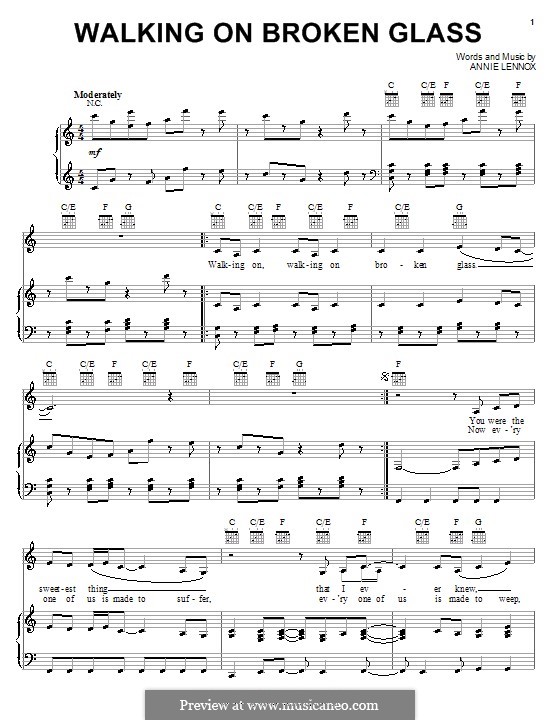 Walking on Broken Glass: Für Stimme und Klavier (oder Gitarre) by Annie Lennox