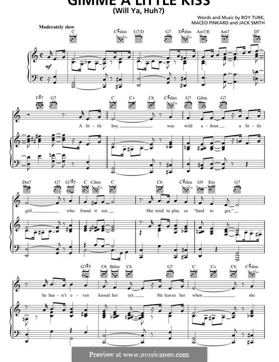 Gimme a Little Kiss (Will Ya Huh?): Для голоса и фортепиано (или гитары) by Maceo Pinkard, Roy Turk, Jack Smith